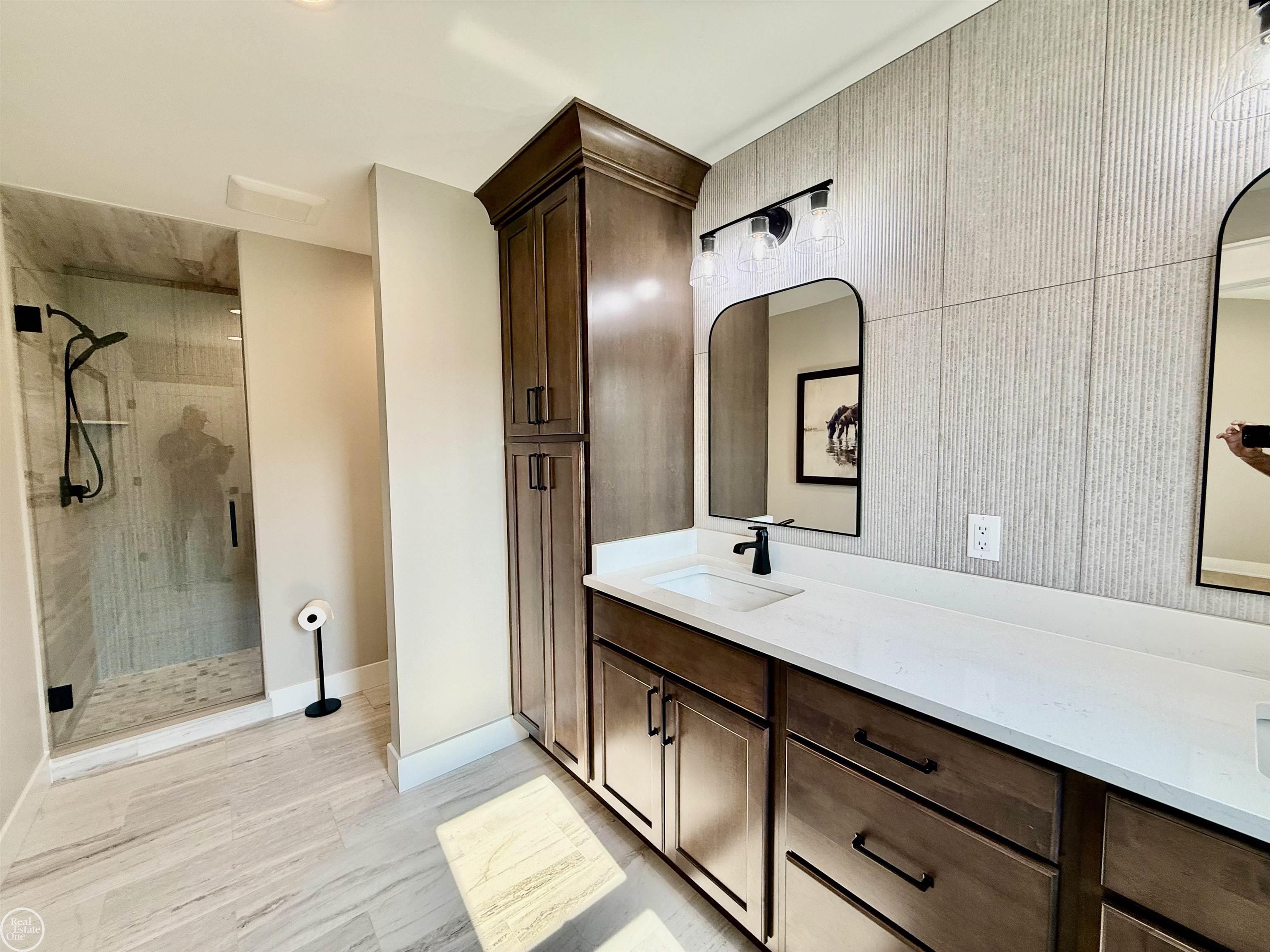 1538 Ashley LN