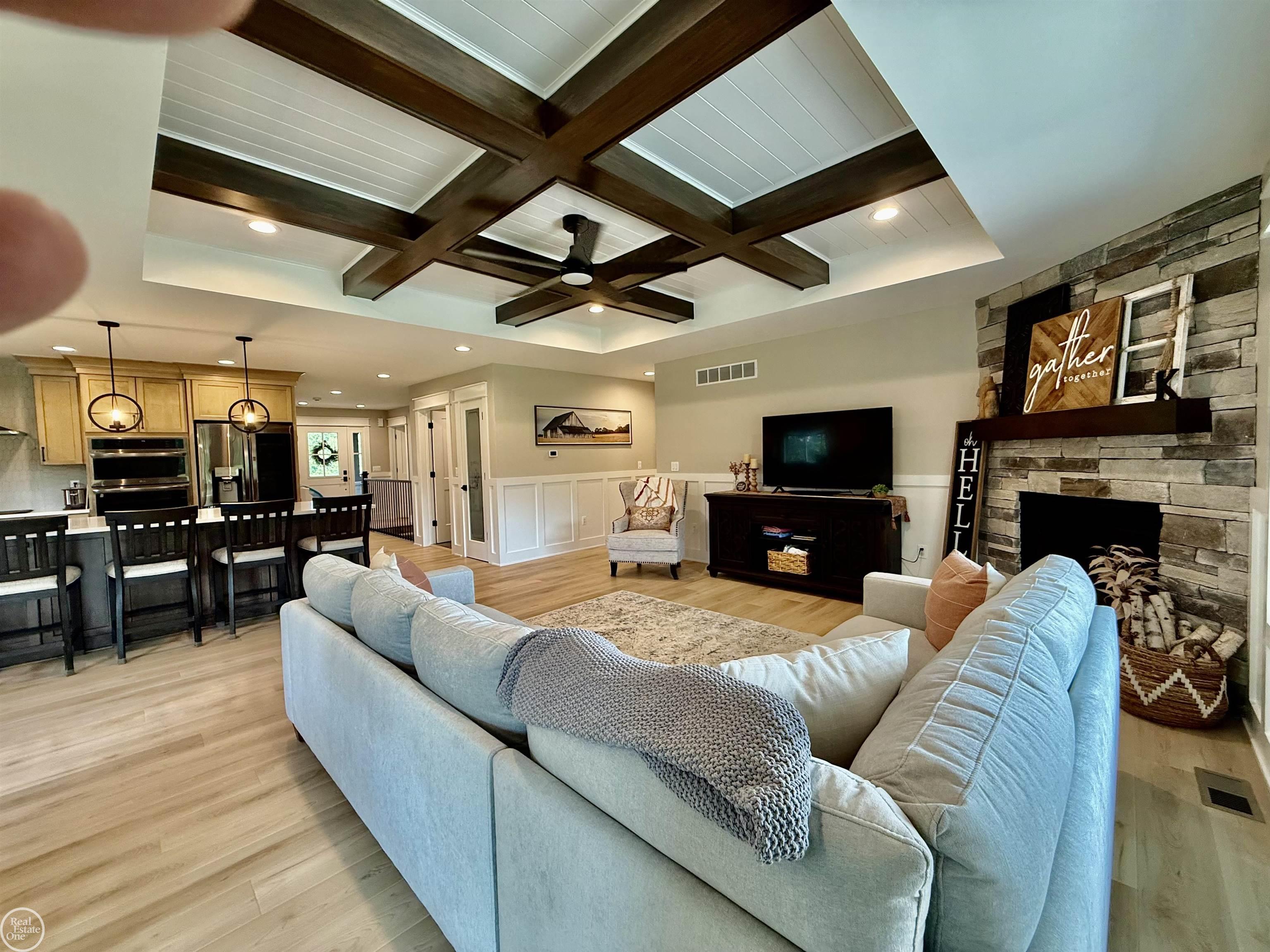 1538 Ashley LN