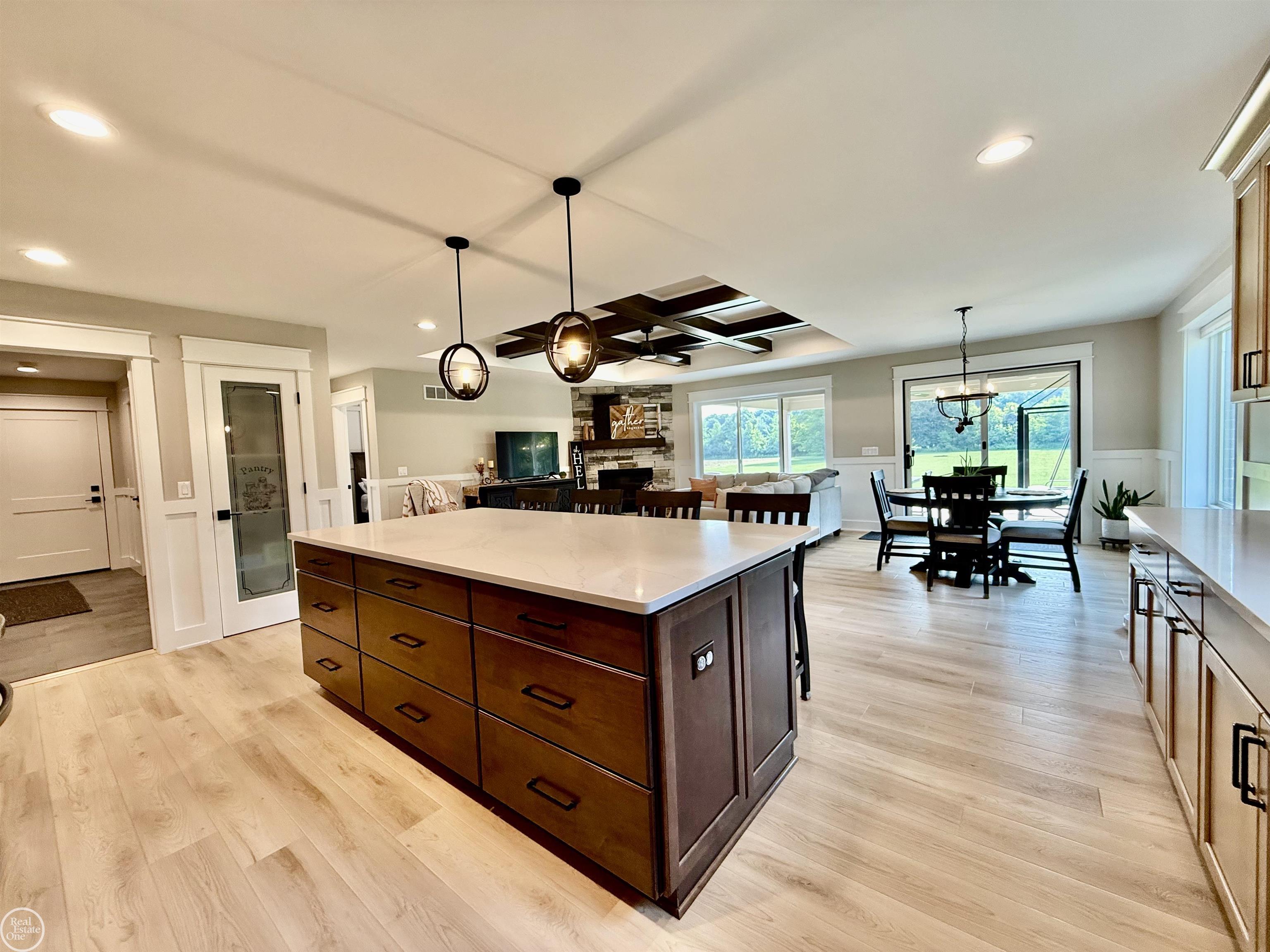 1538 Ashley LN