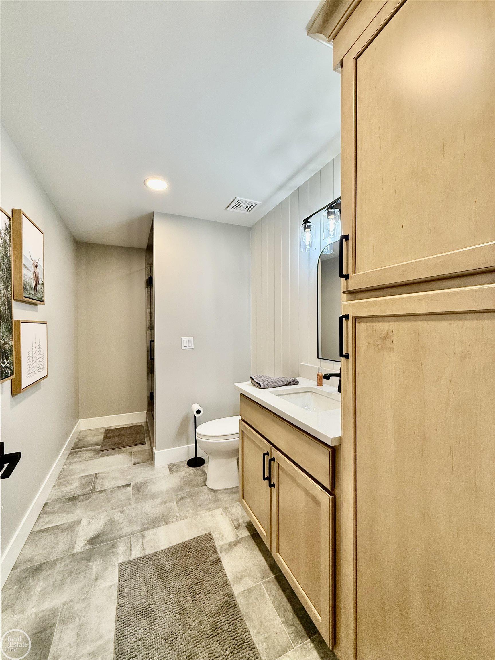 1538 Ashley LN