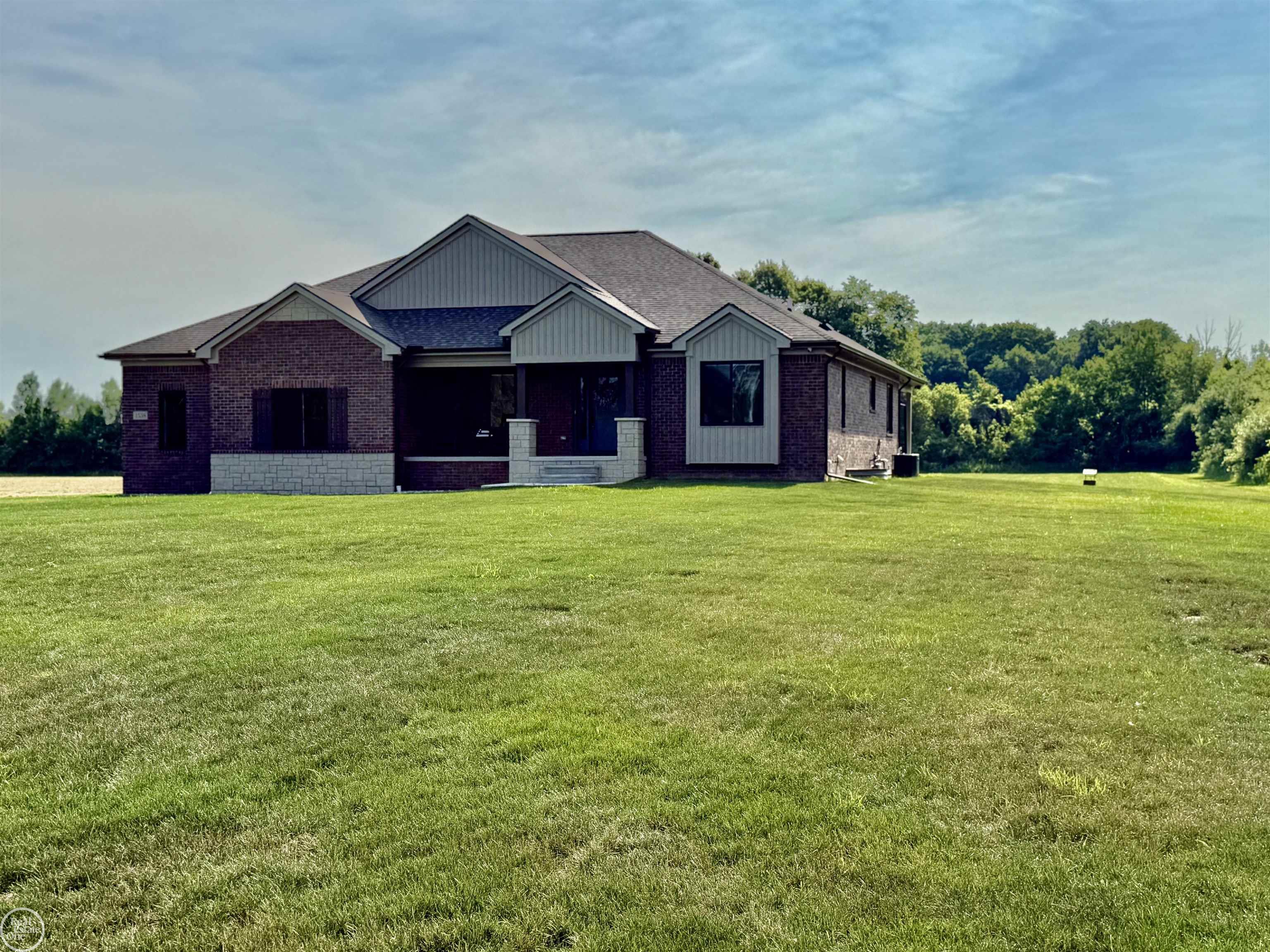1538 Ashley LN