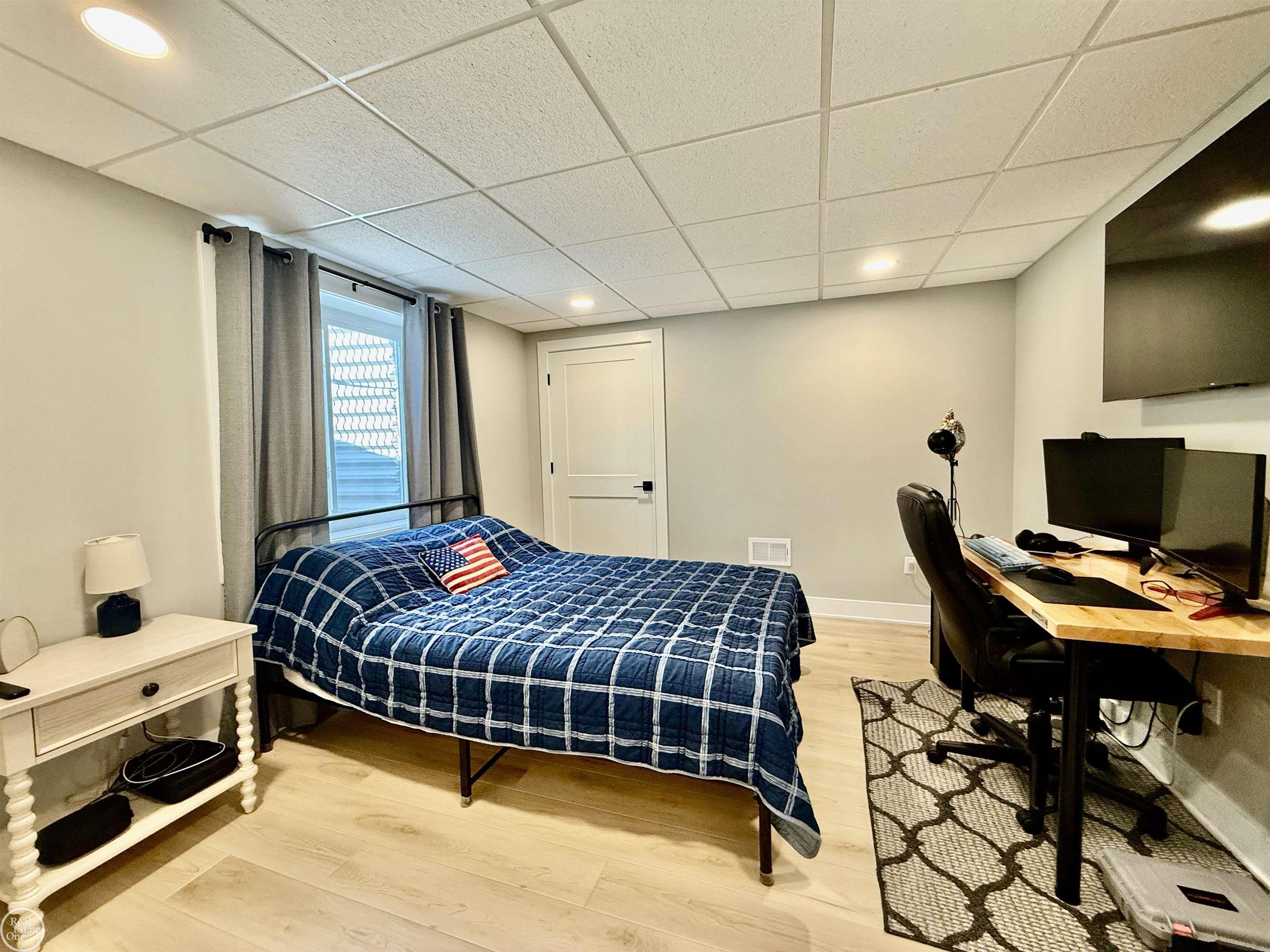 1538 Ashley LN