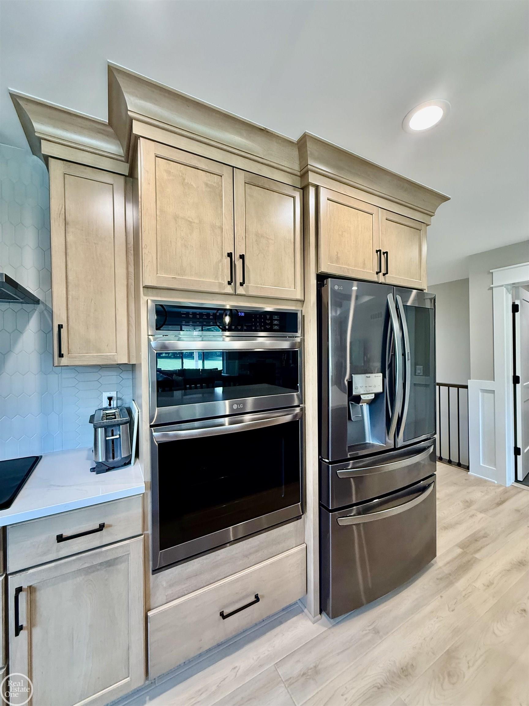 1538 Ashley LN