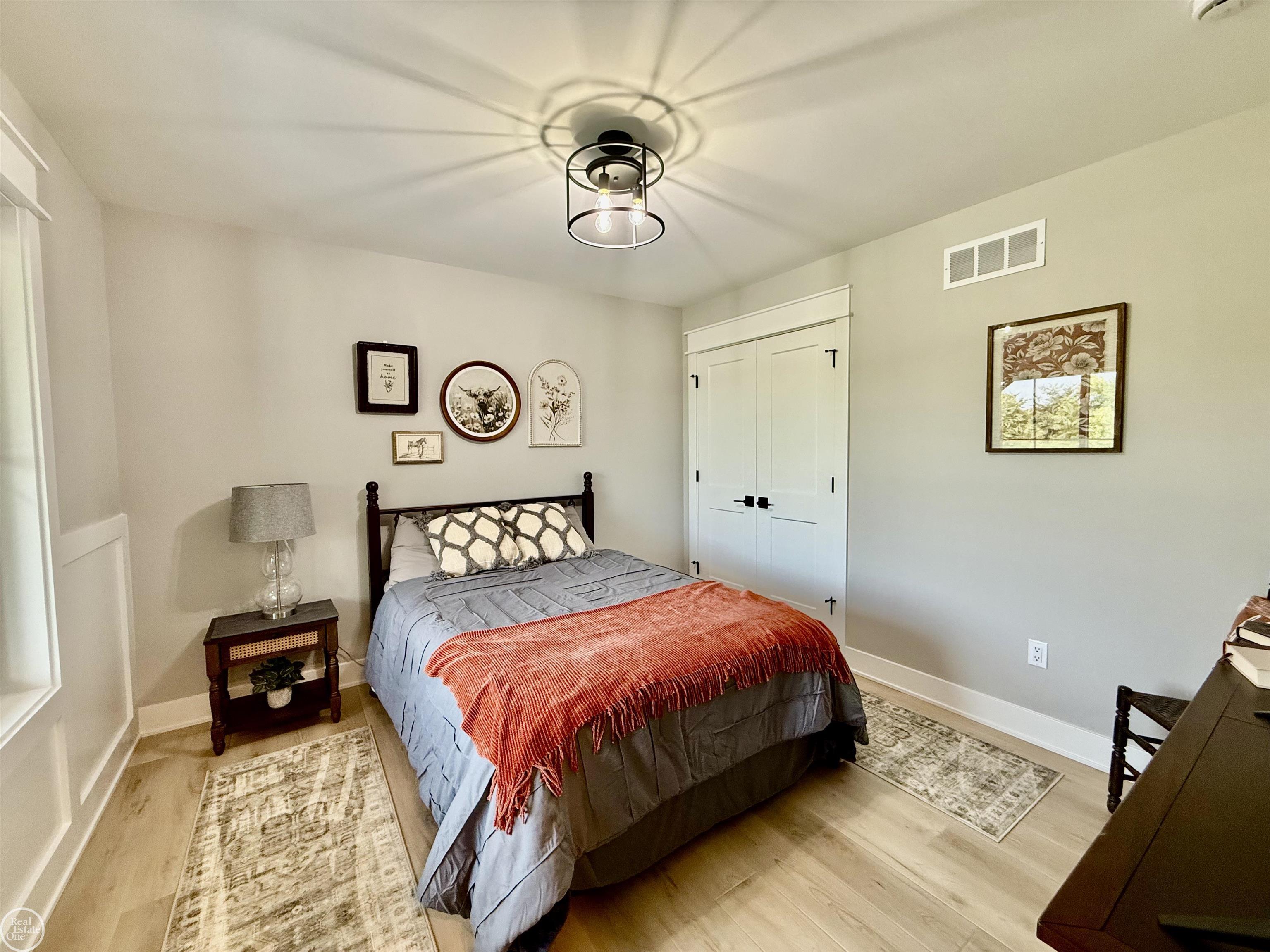 1538 Ashley LN