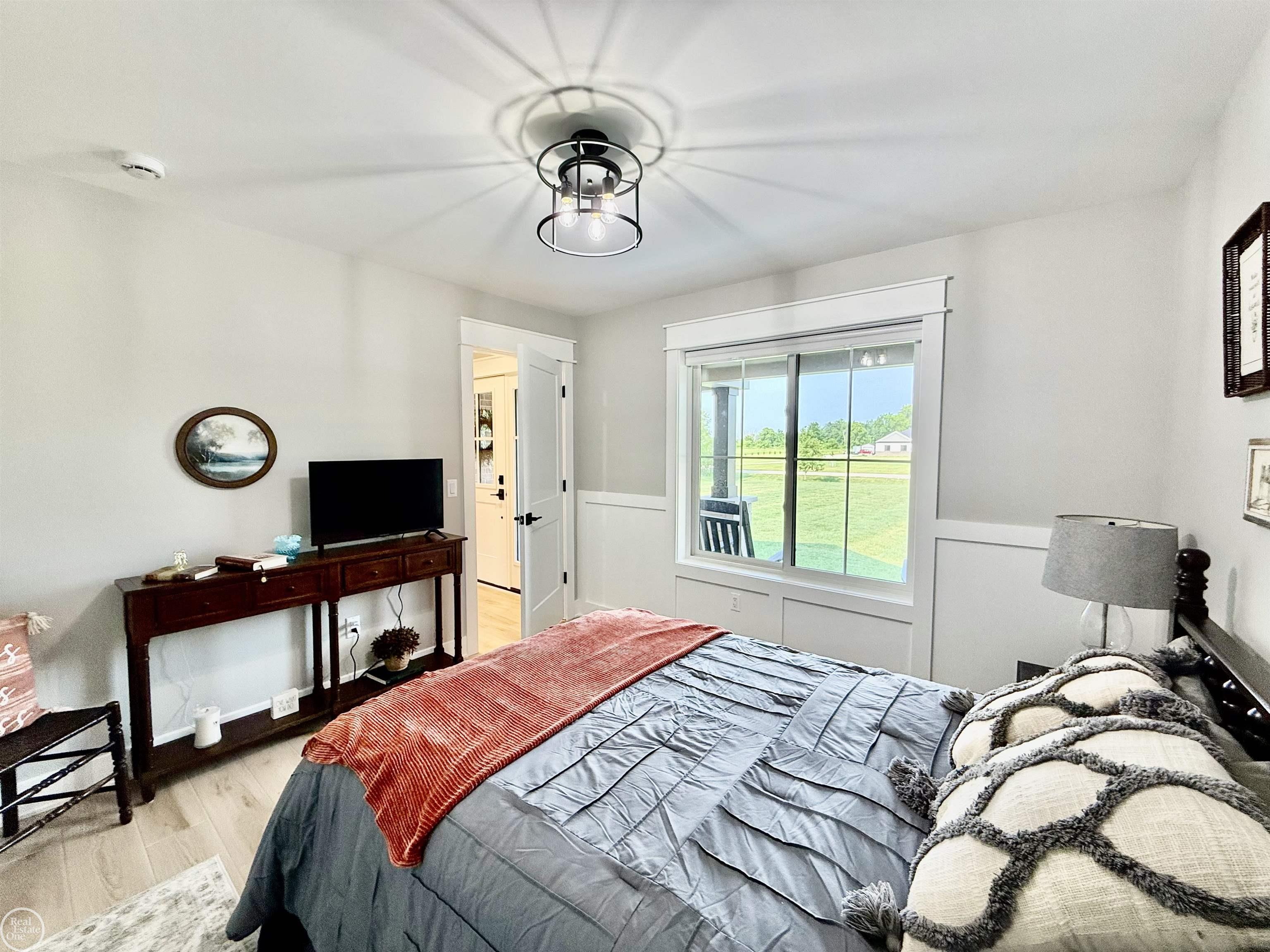 1538 Ashley LN