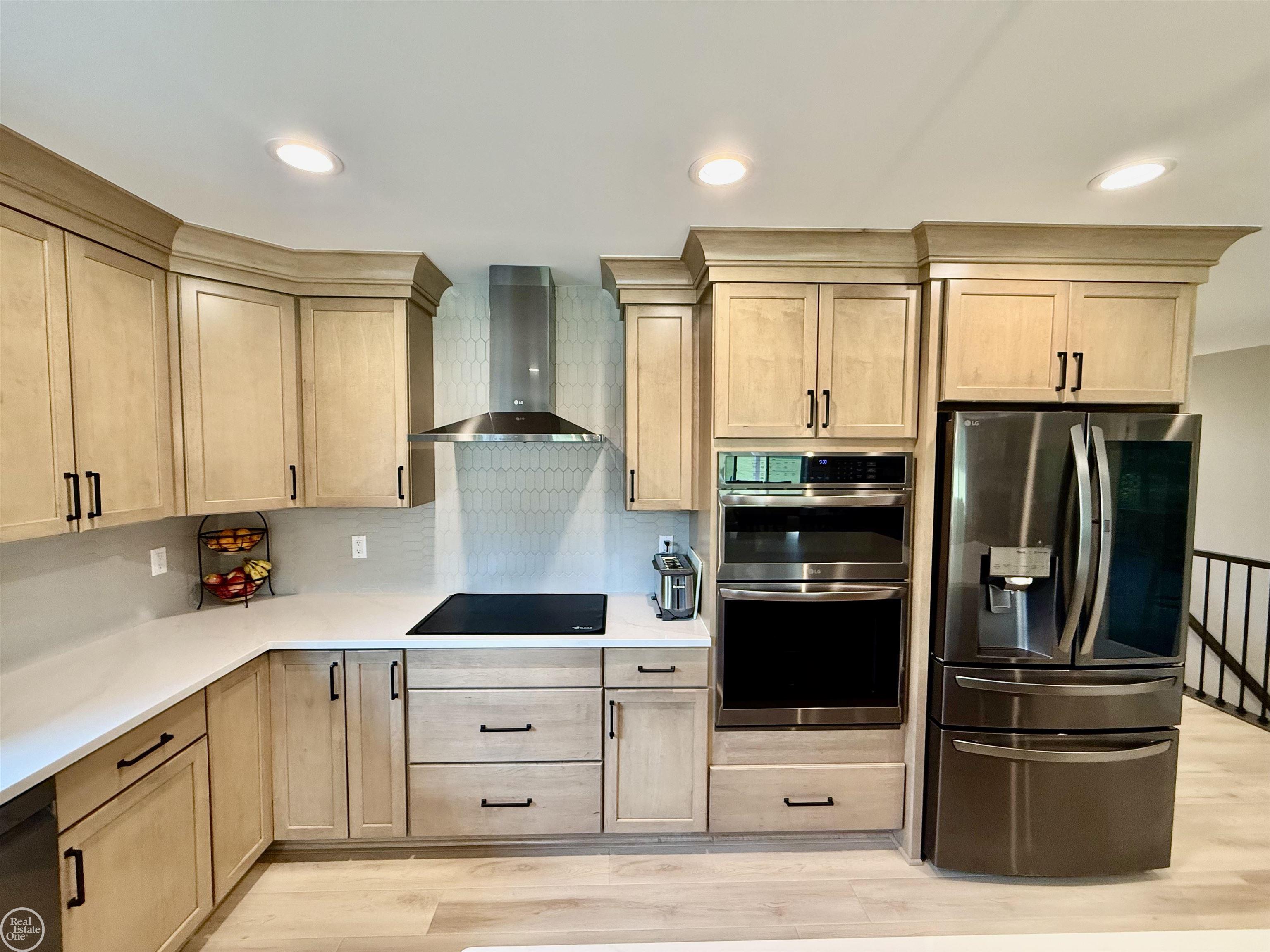 1538 Ashley LN