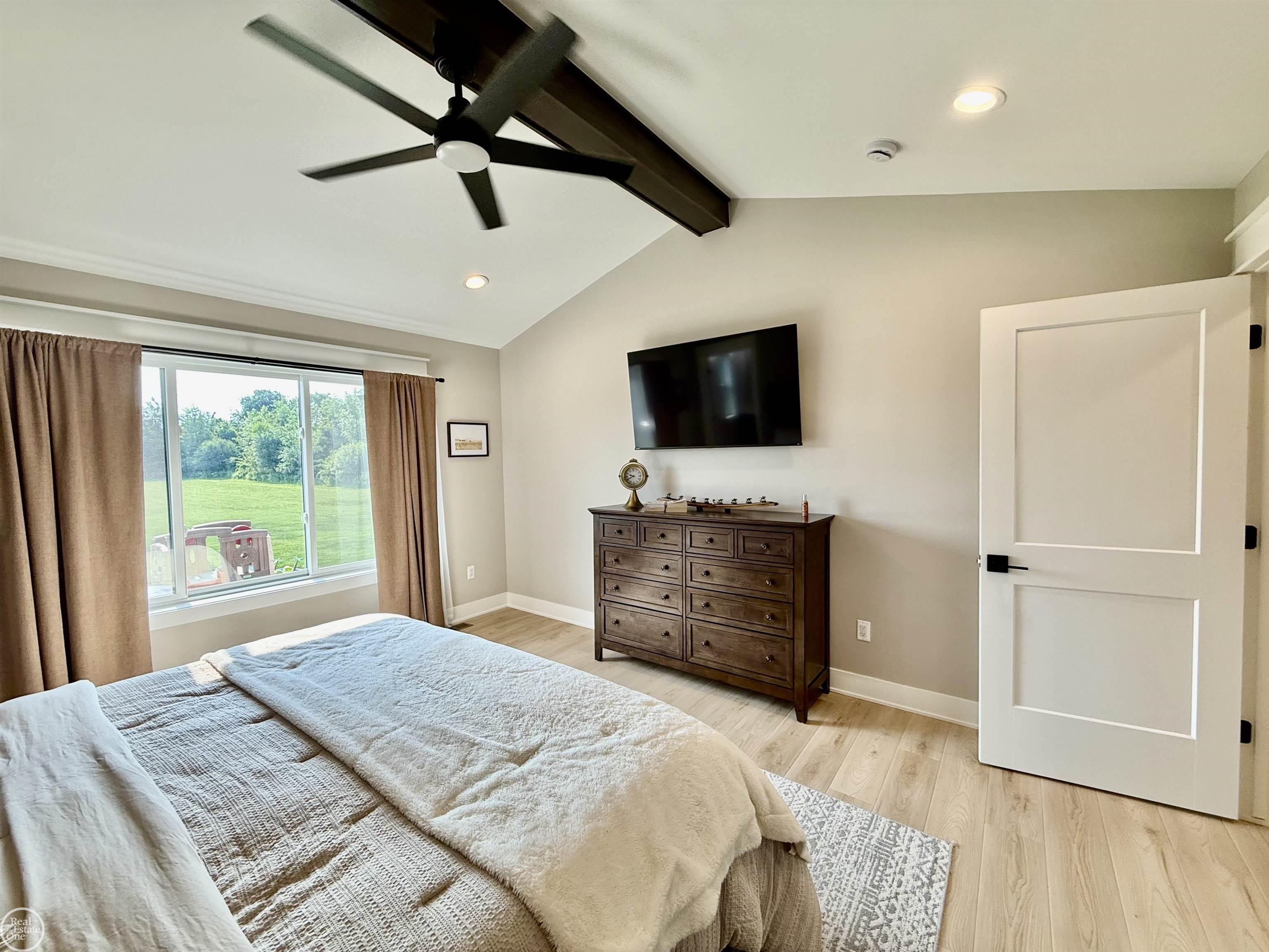 1538 Ashley LN