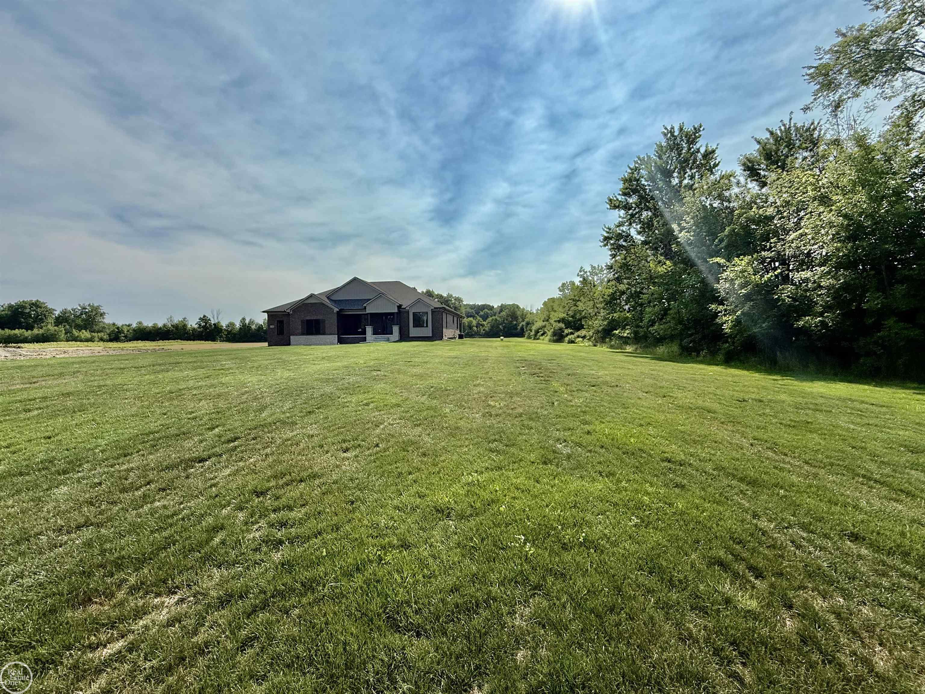 1538 Ashley LN
