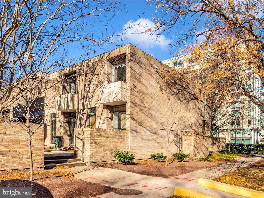 200 M STREET SW Unit: 36