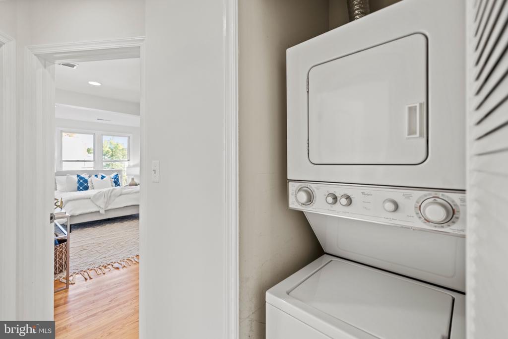 206 BRYANT STREET NE Unit: 3