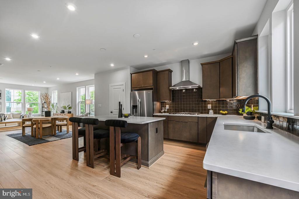 458 ALTEZZA DRIVE NE