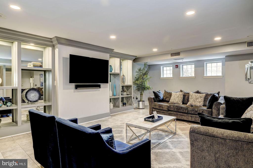 555 MASSACHUSETTS AVENUE NW Unit: 603
