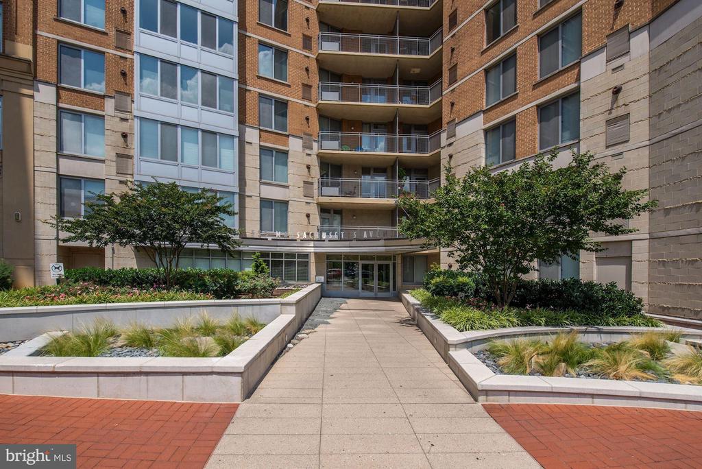 555 MASSACHUSETTS AVENUE NW Unit: 603