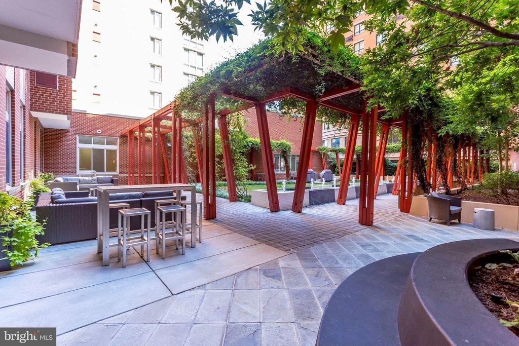 1000 NEW JERSEY AVENUE SE Unit: 304