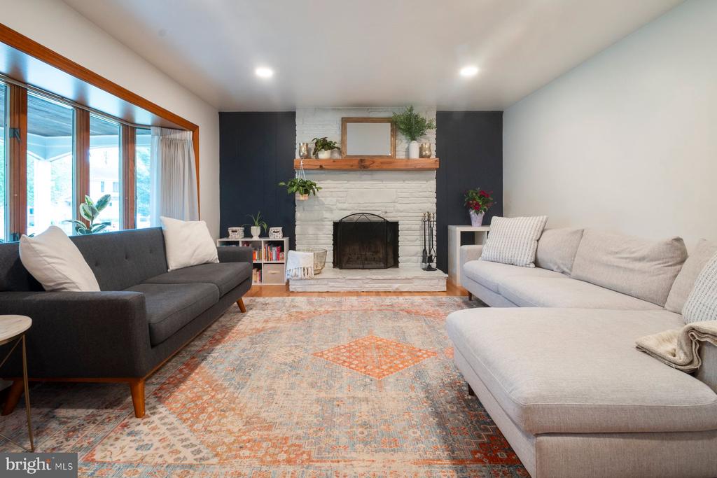 6303 HOMEWOOD
