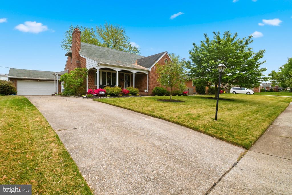 6303 HOMEWOOD