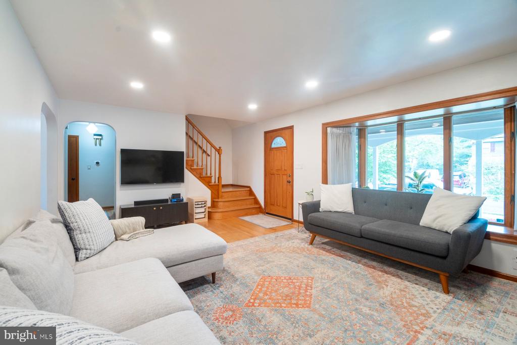 6303 HOMEWOOD