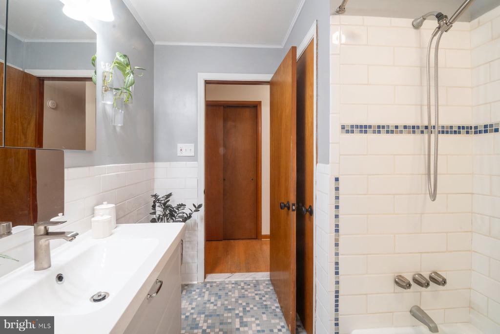 6303 HOMEWOOD