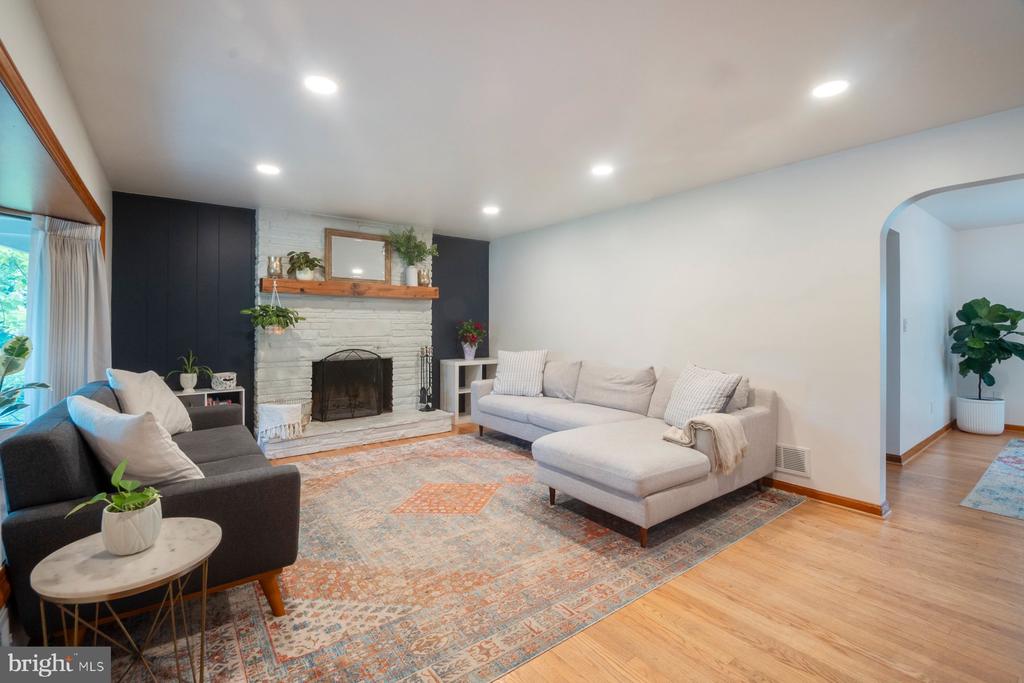 6303 HOMEWOOD