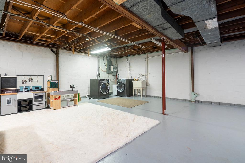 6303 HOMEWOOD