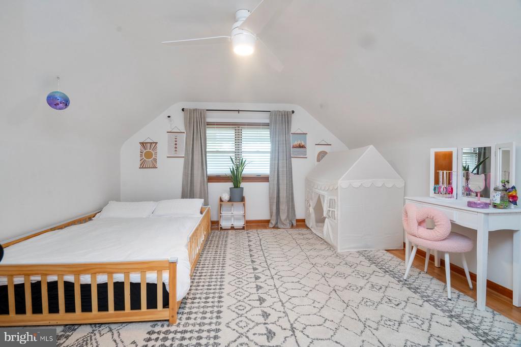 6303 HOMEWOOD
