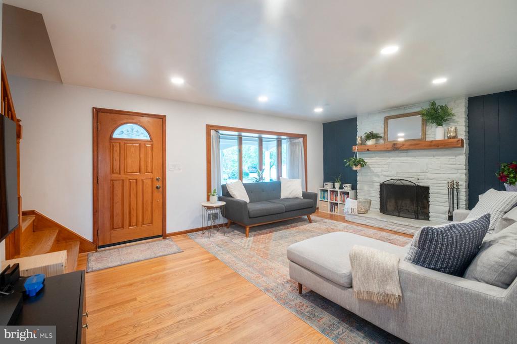 6303 HOMEWOOD