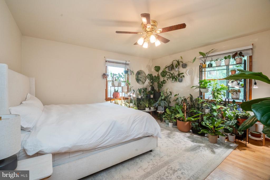 6303 HOMEWOOD