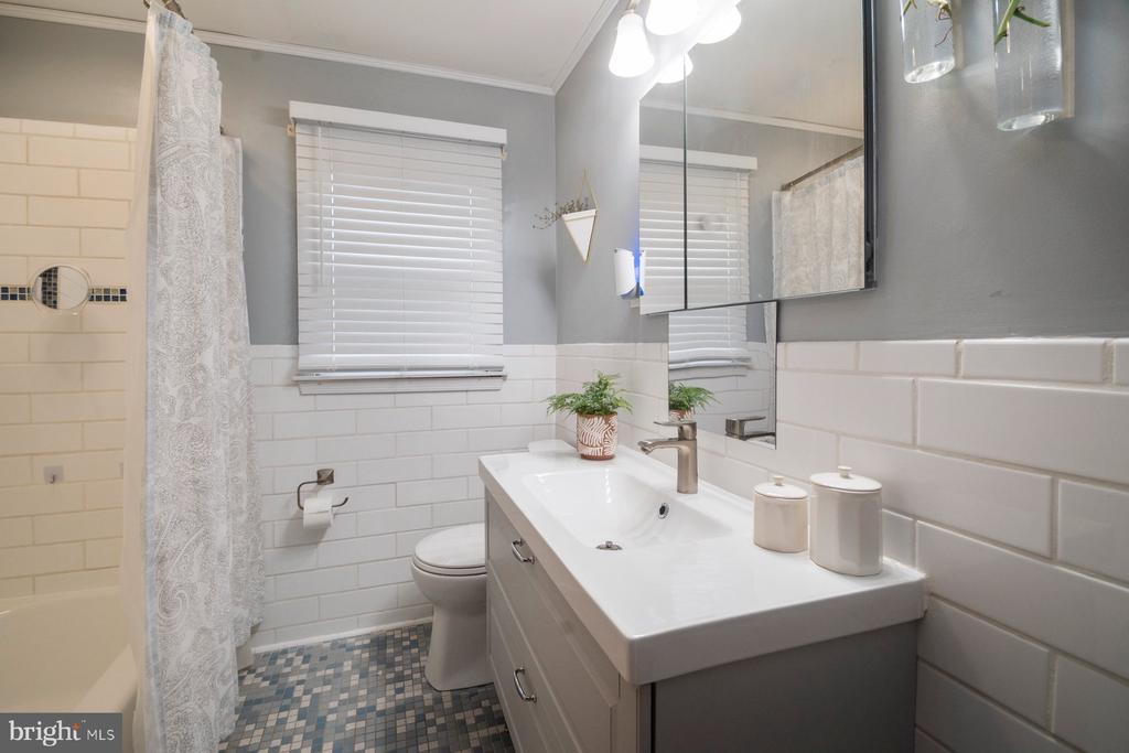 6303 HOMEWOOD