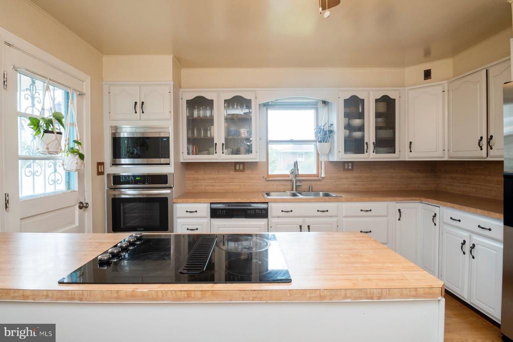 6303 HOMEWOOD
