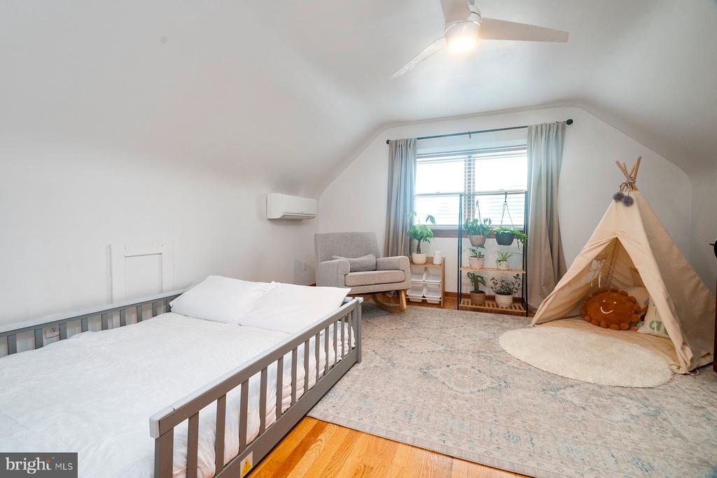 6303 HOMEWOOD