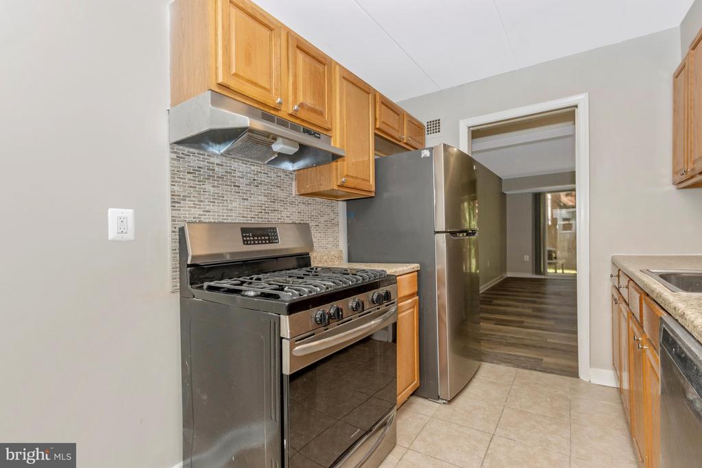3342 HEWITT AVENUE Unit: 3-1-B