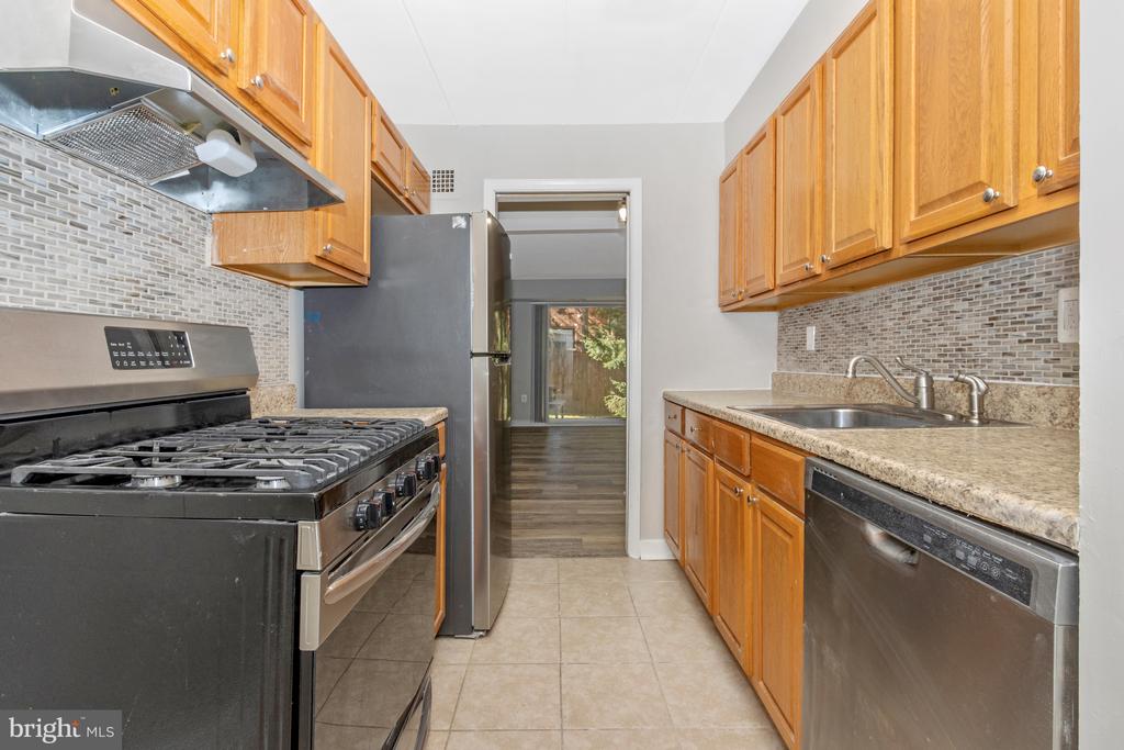 3342 HEWITT AVENUE Unit: 3-1-B