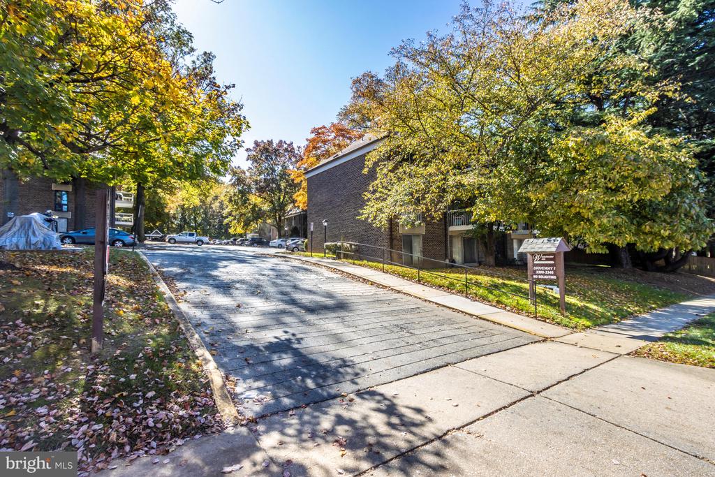 3342 HEWITT AVENUE Unit: 3-1-B