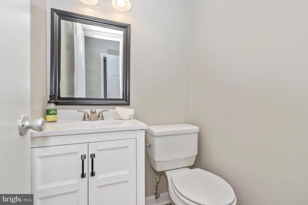 3342 HEWITT AVENUE Unit: 3-1-B