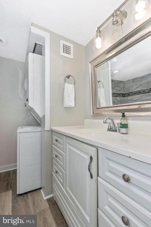 3342 HEWITT AVENUE Unit: 3-1-B