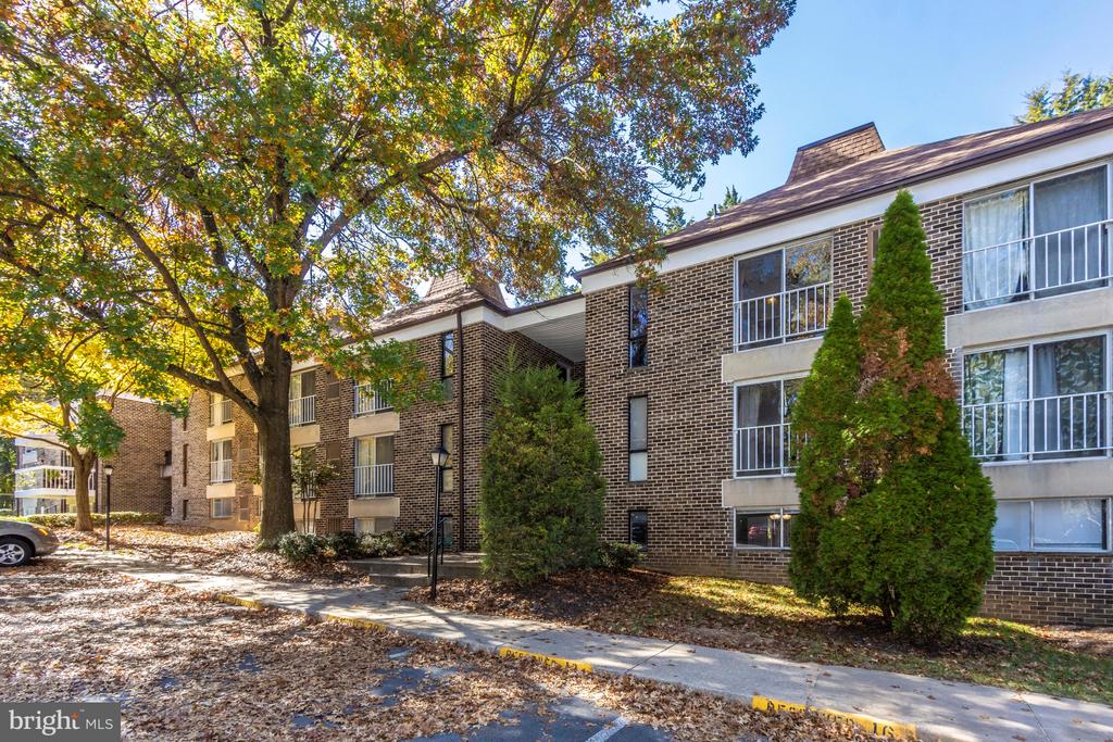 3342 HEWITT AVENUE Unit: 3-1-B