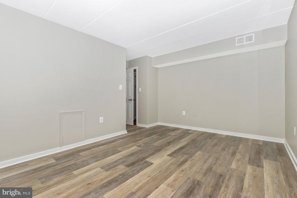 3342 HEWITT AVENUE Unit: 3-1-B