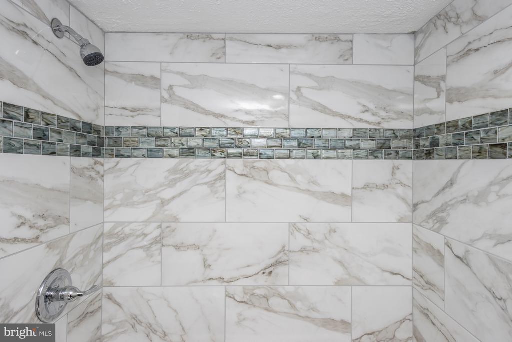 3342 HEWITT AVENUE Unit: 3-1-B
