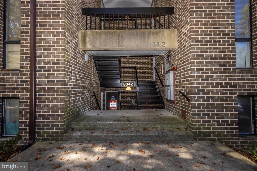 3342 HEWITT AVENUE Unit: 3-1-B