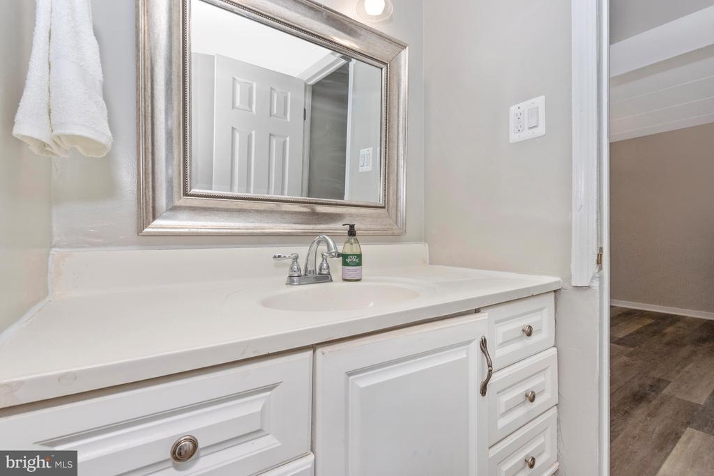 3342 HEWITT AVENUE Unit: 3-1-B