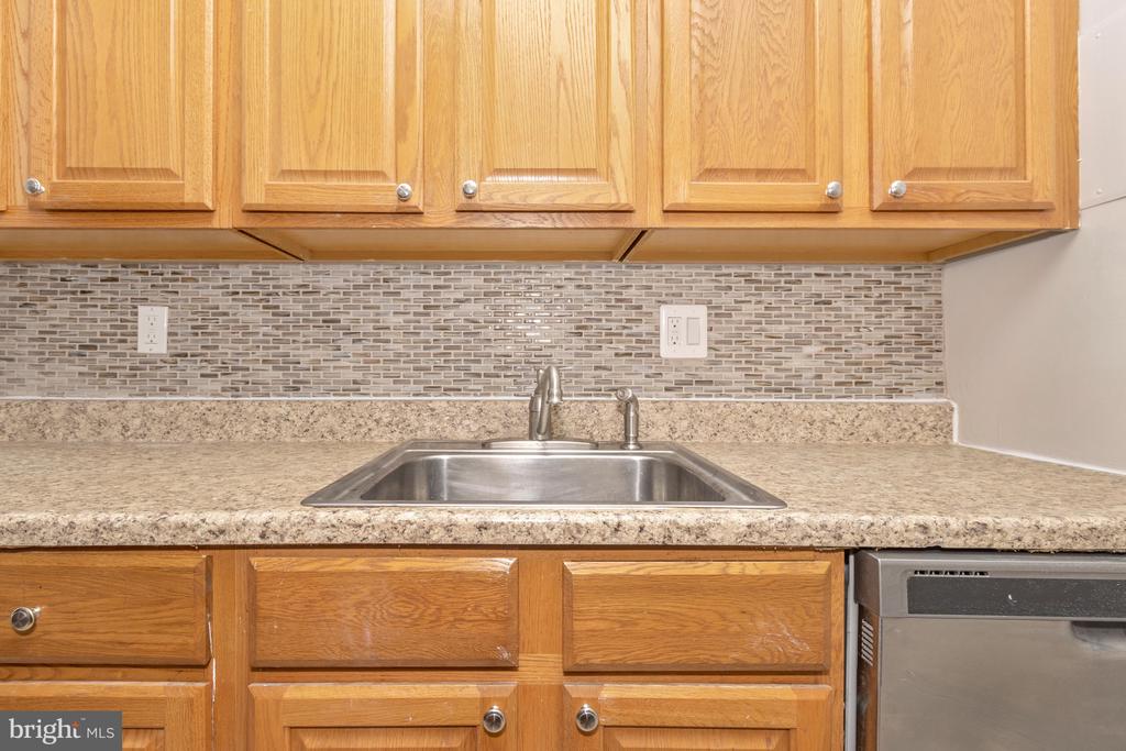 3342 HEWITT AVENUE Unit: 3-1-B