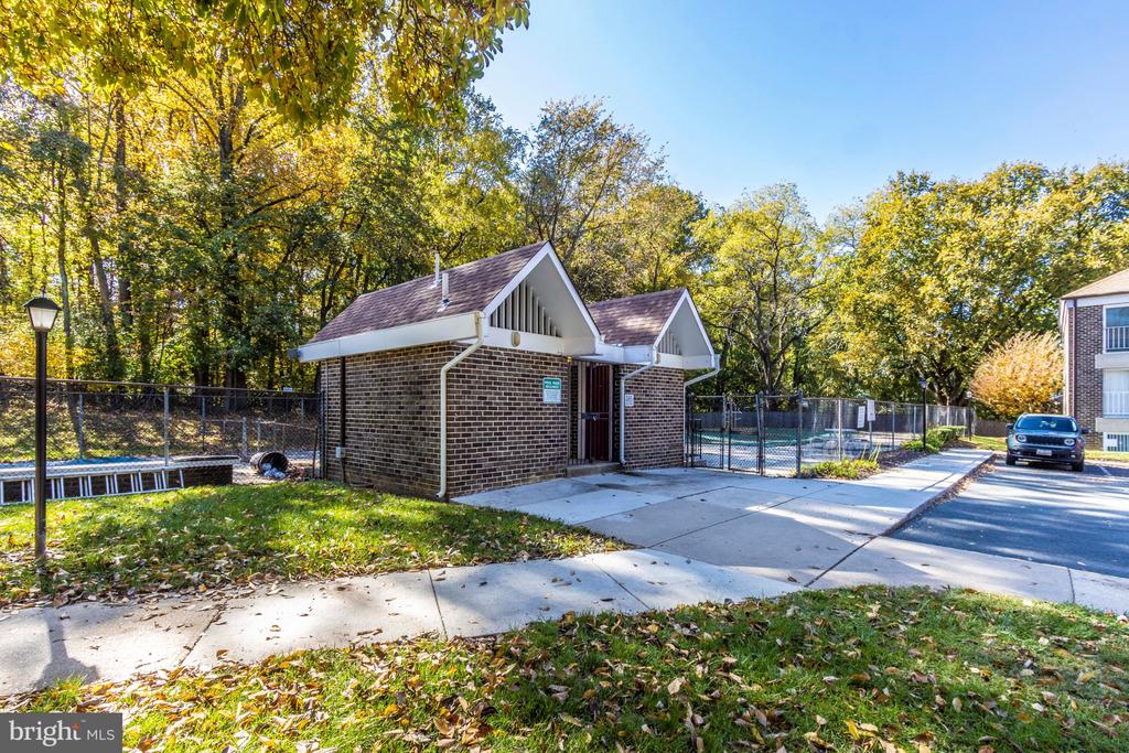 3342 HEWITT AVENUE Unit: 3-1-B