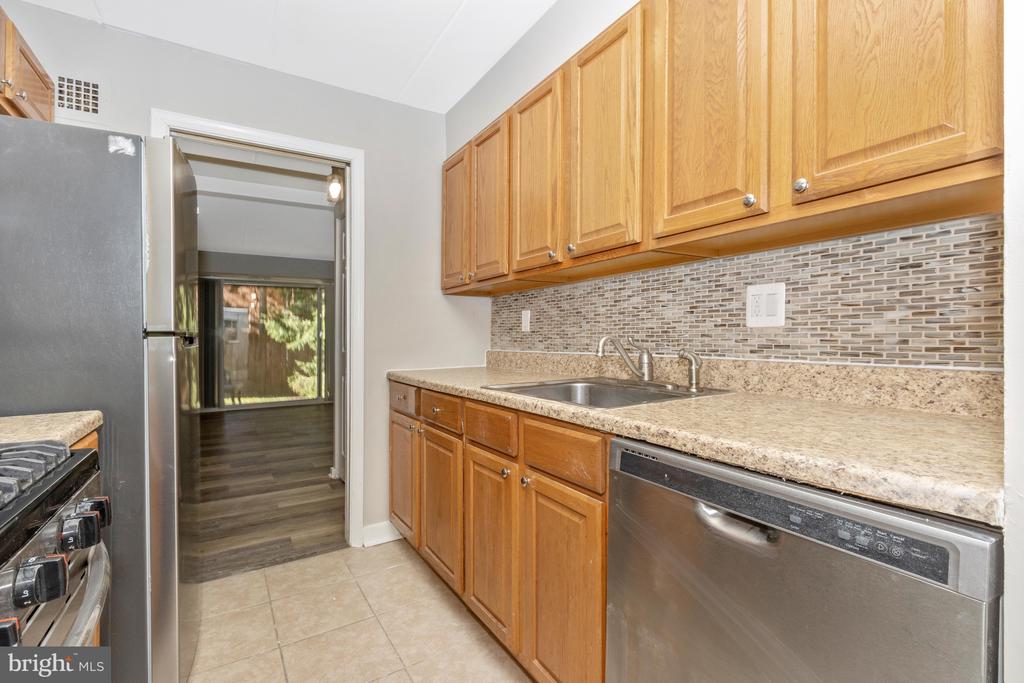 3342 HEWITT AVENUE Unit: 3-1-B