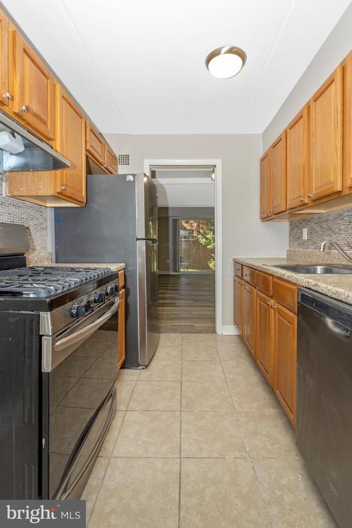 3342 HEWITT AVENUE Unit: 3-1-B