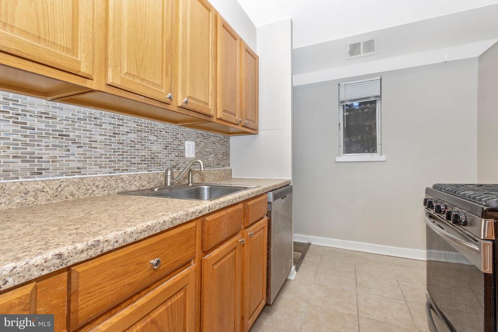 3342 HEWITT AVENUE Unit: 3-1-B