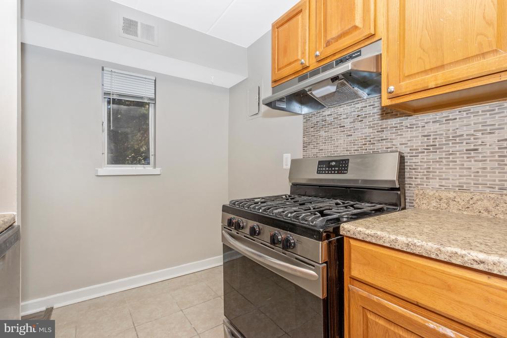 3342 HEWITT AVENUE Unit: 3-1-B