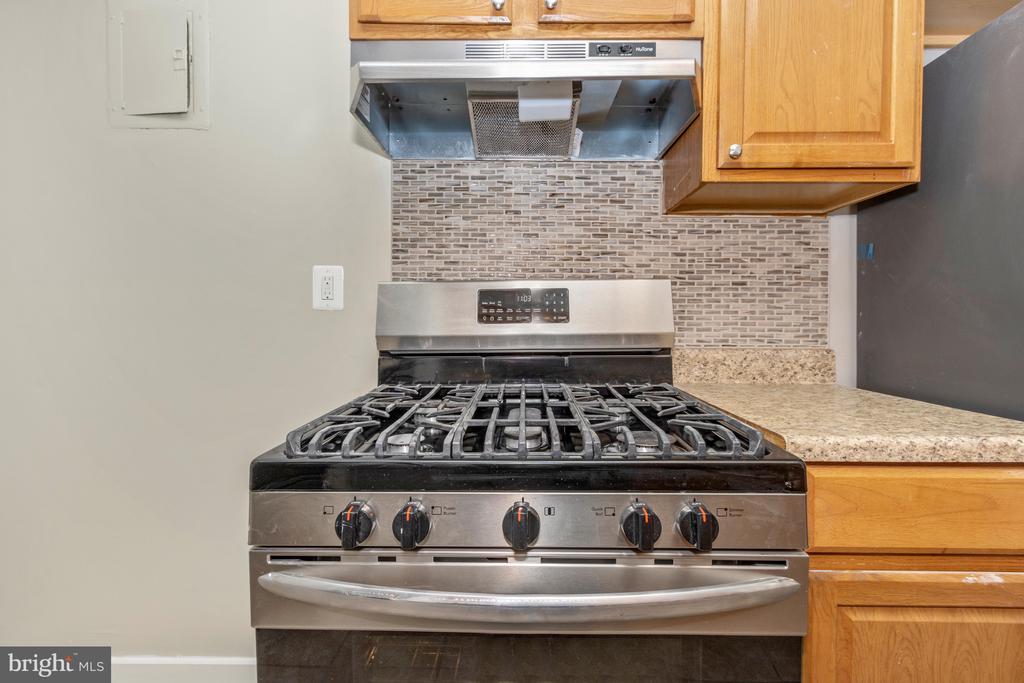 3342 HEWITT AVENUE Unit: 3-1-B