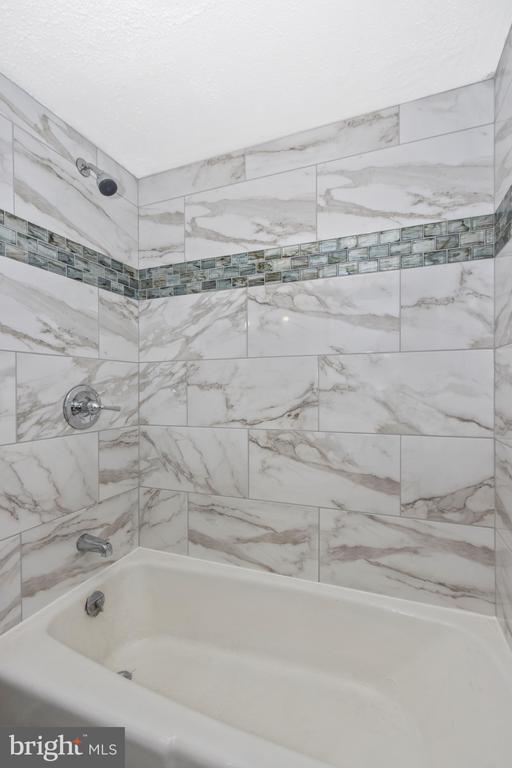 3342 HEWITT AVENUE Unit: 3-1-B