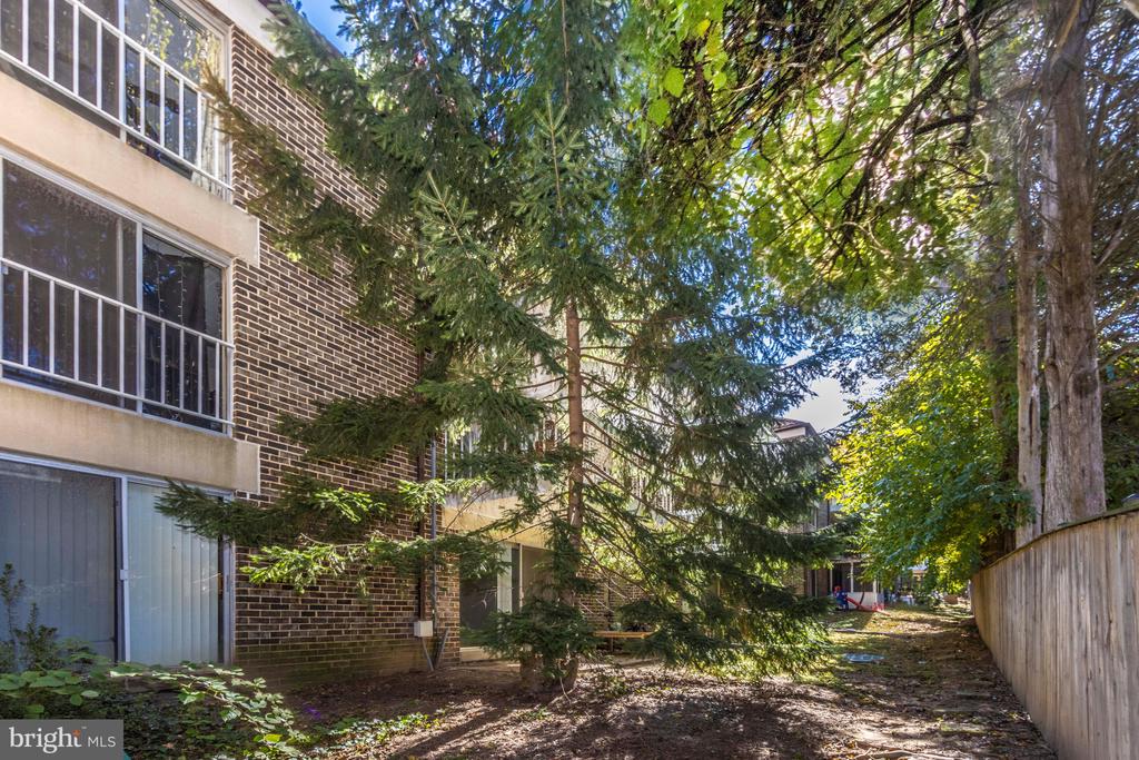 3342 HEWITT AVENUE Unit: 3-1-B