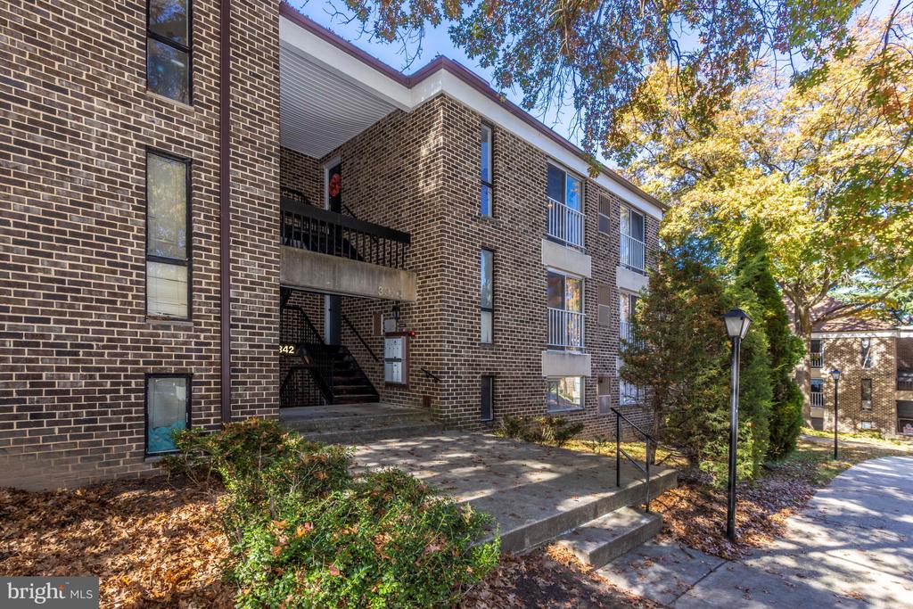 3342 HEWITT AVENUE Unit: 3-1-B